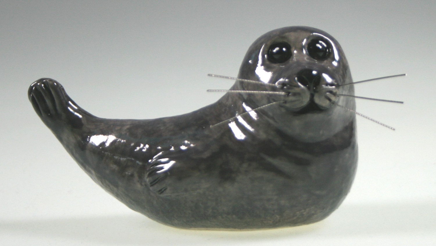 Seehund aus Steinzeug ca. 11,5 cm